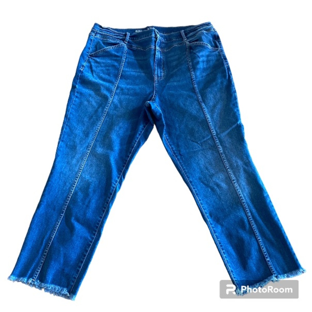 ANA New Approach High Rise Front Seam Capri Jeans